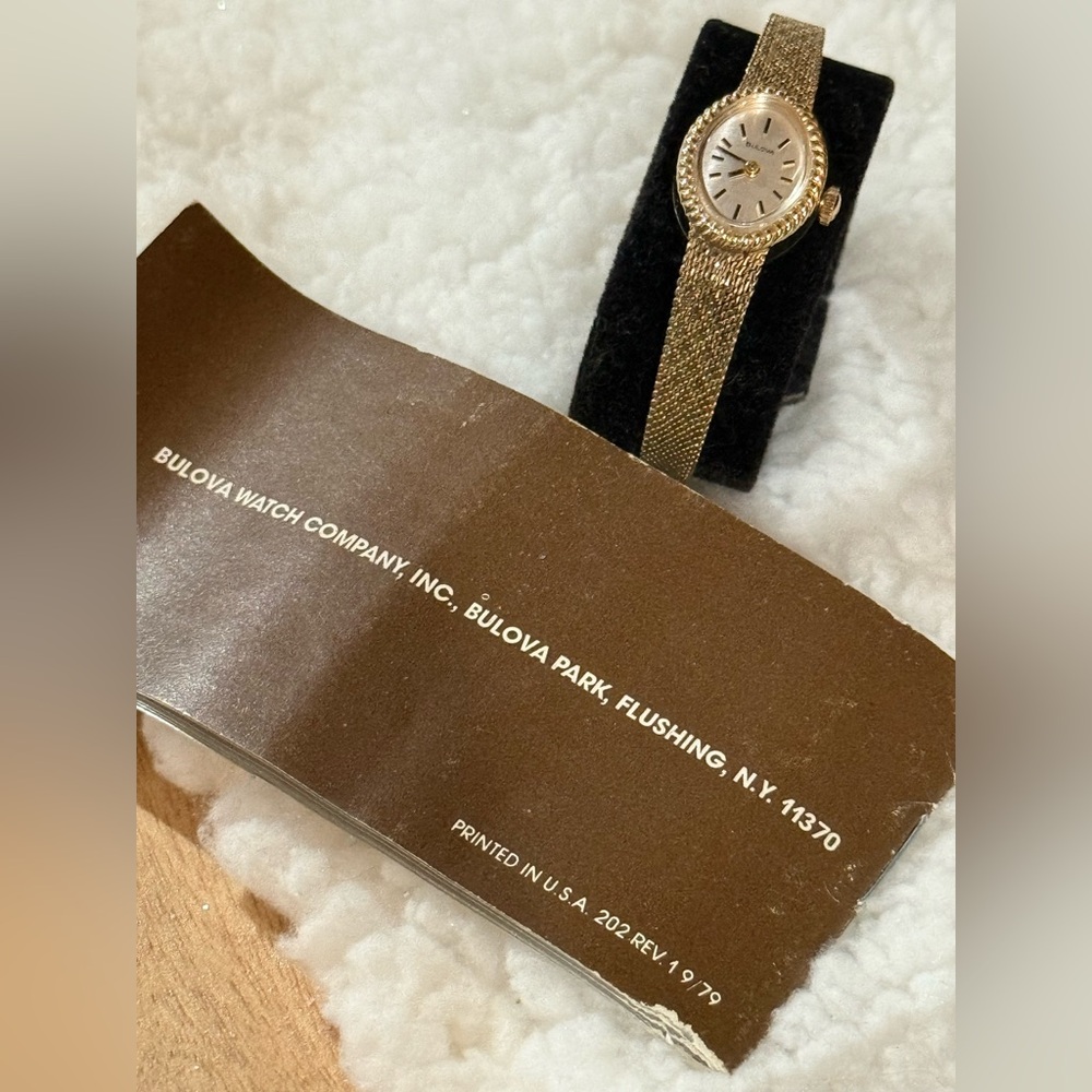 Vintage 80’s Bulova 10K Gold Filled Bracelet Watch in Original Box - Picture 8 of 16